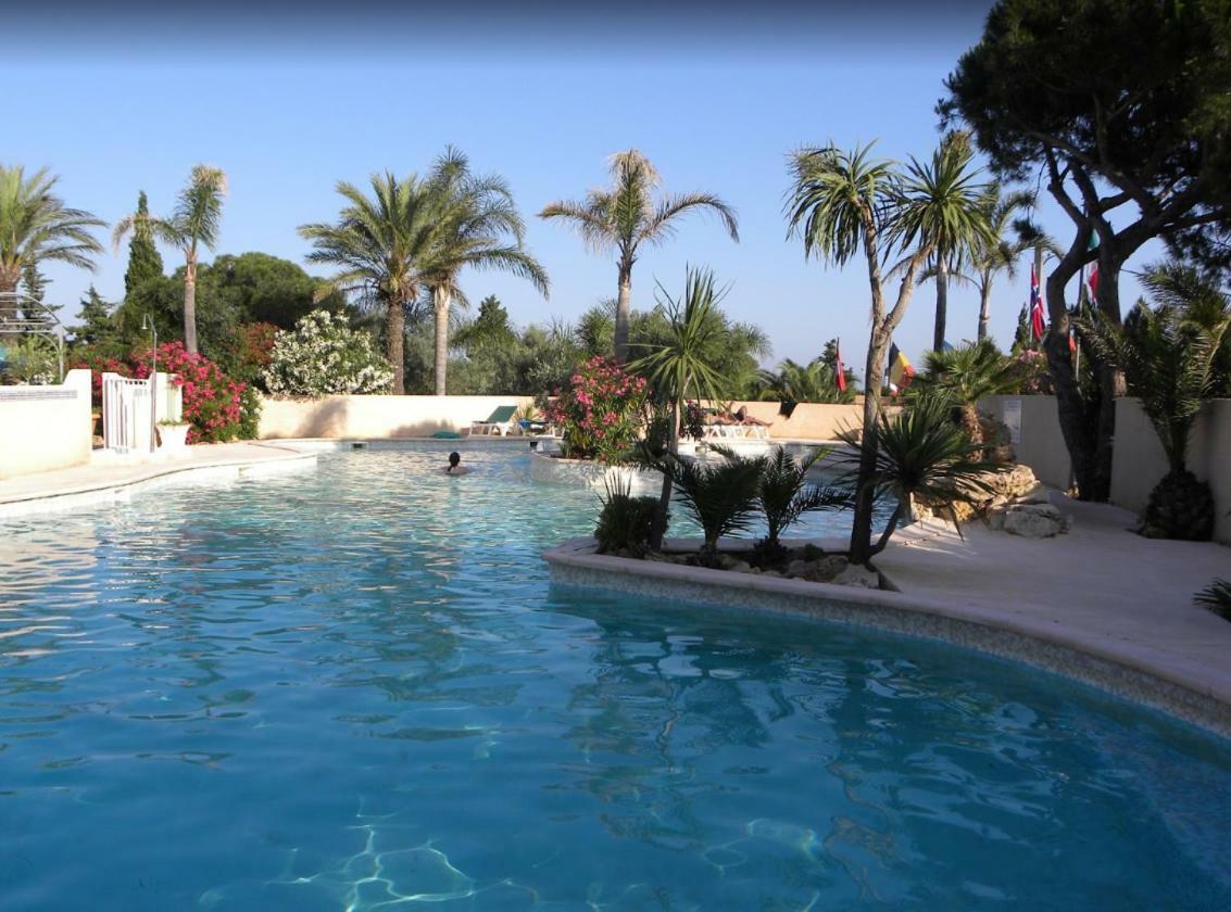 Mobile Home In Frejus, South Of France Eksteriør billede