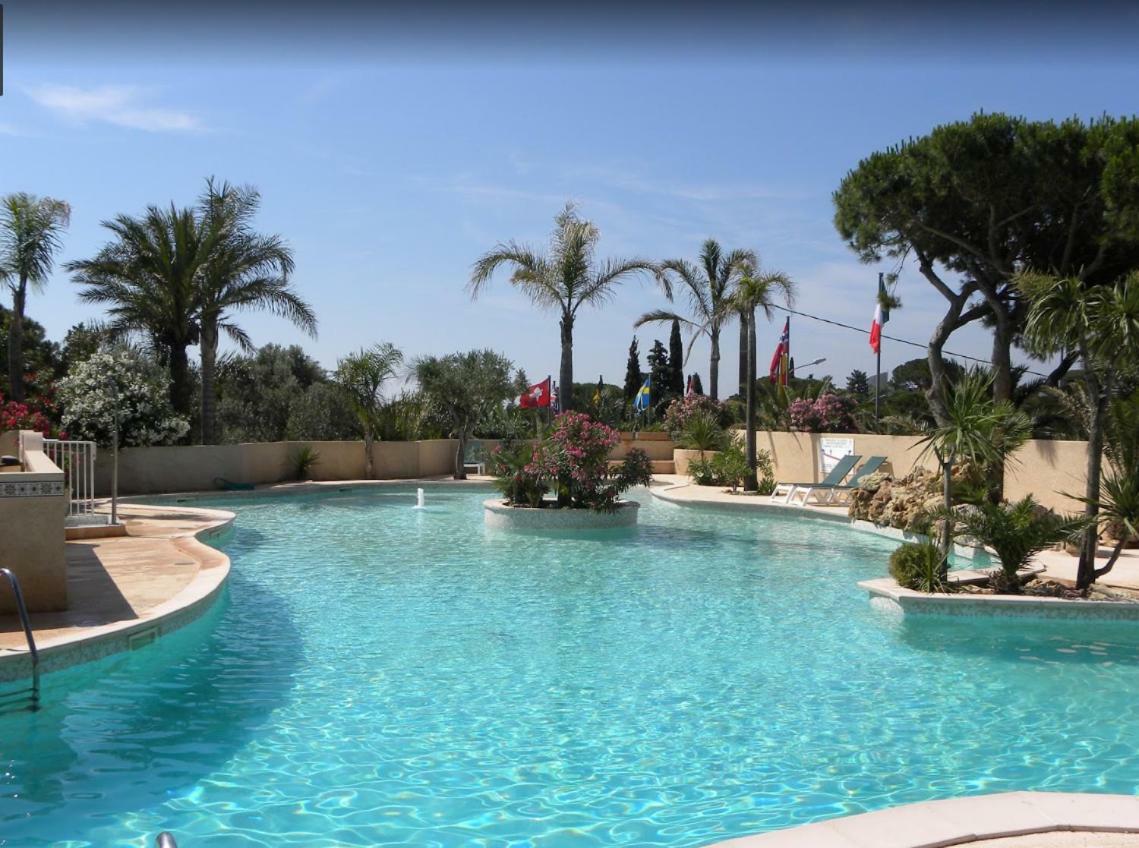 Mobile Home In Frejus, South Of France Eksteriør billede